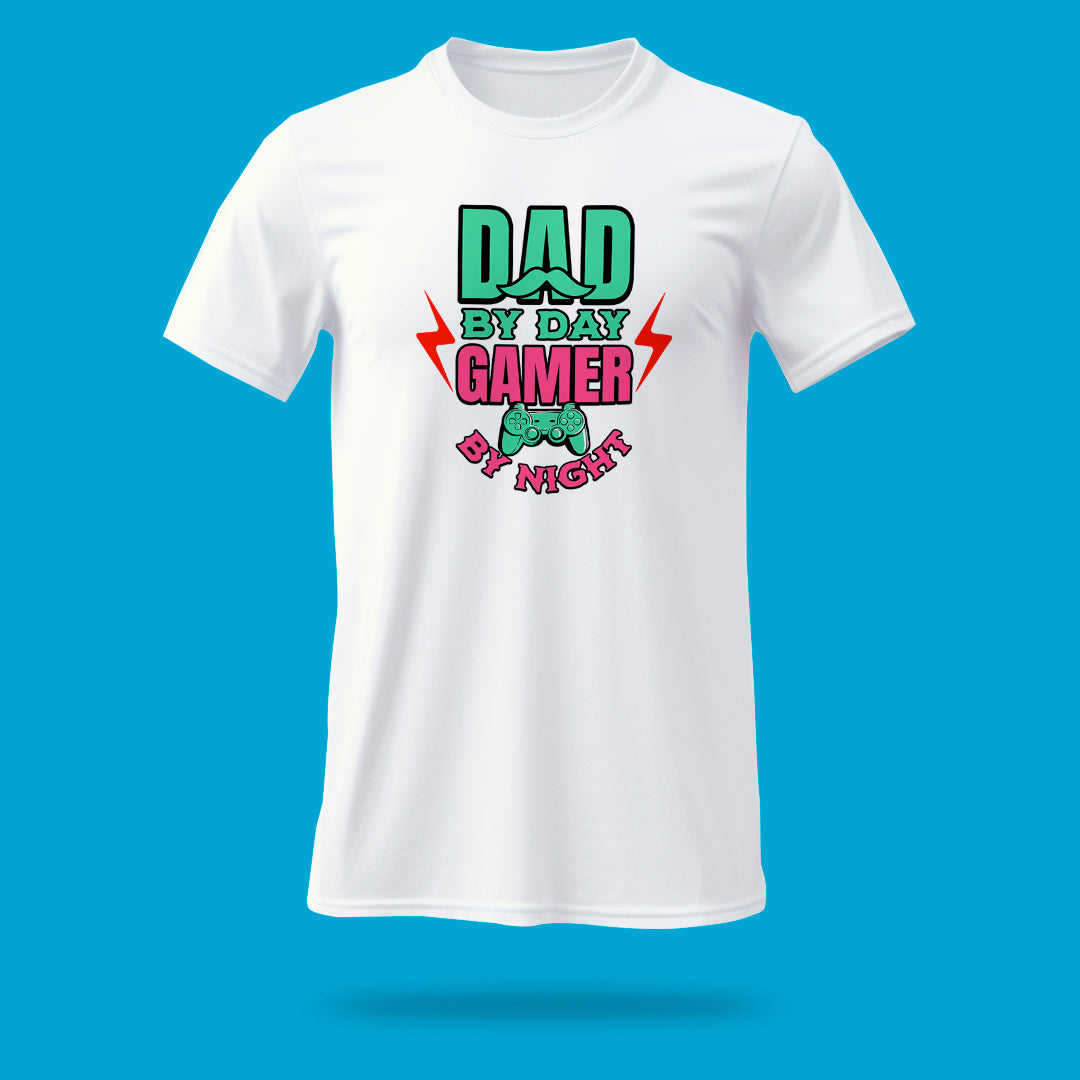 Playera Dad by Day Gamer by Night