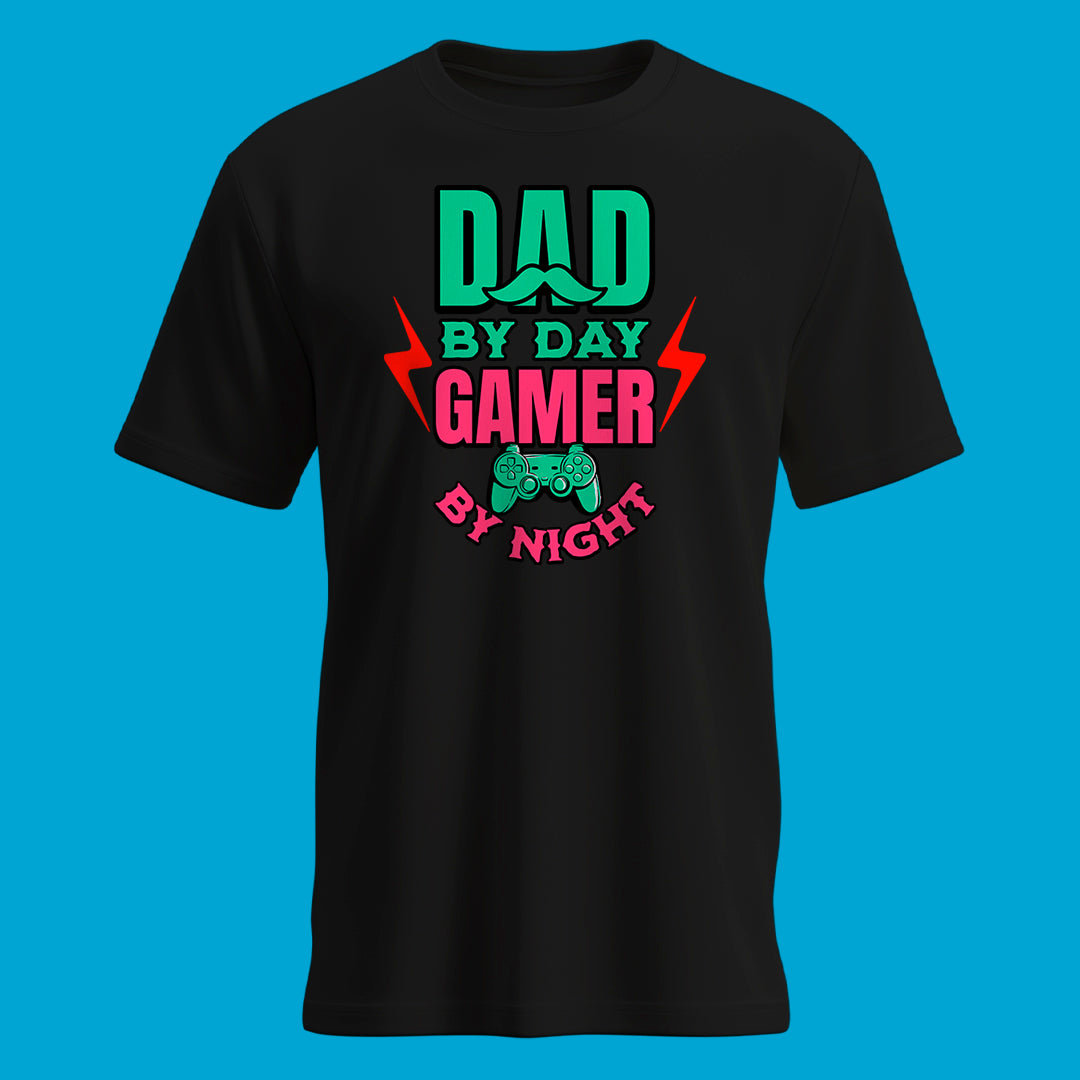 Playera Dad by Day Gamer by Night